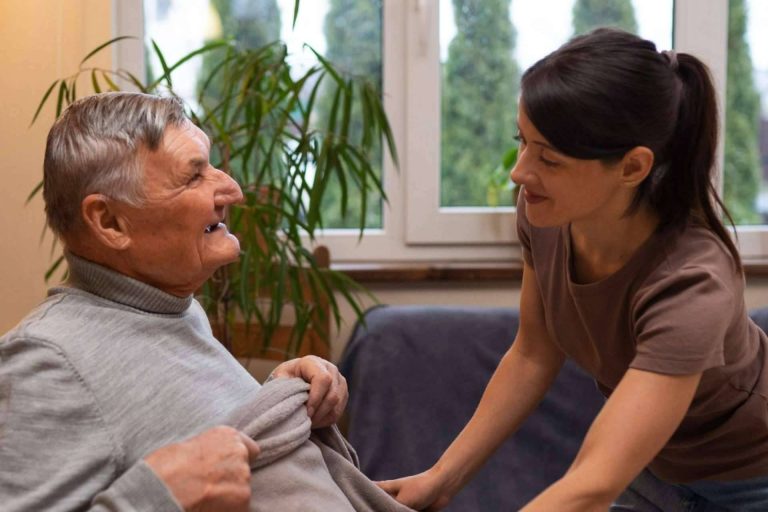 Q.ido da la posibilidad de contratar personal interno profesional para atender en casa a personas en situación de dependencia