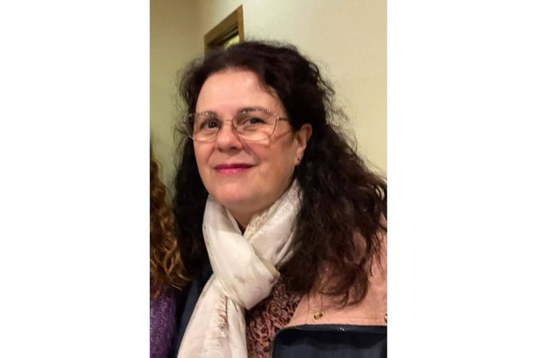 Pilar Ruedas relata en ‘Búscame entre los olivos’ la búsqueda de los orígenes biológicos mostrando la verdad oculta