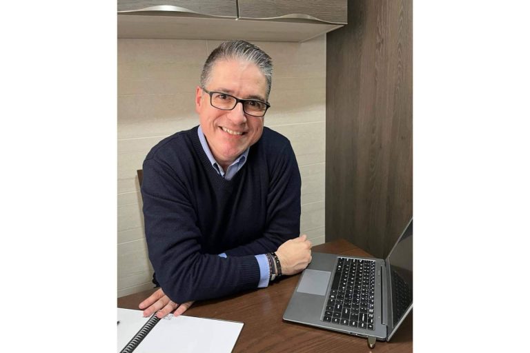 Despegando hacia el conocimiento. El vuelo de Pablo de la aeronáutica a las matemáticas con AxMATE®