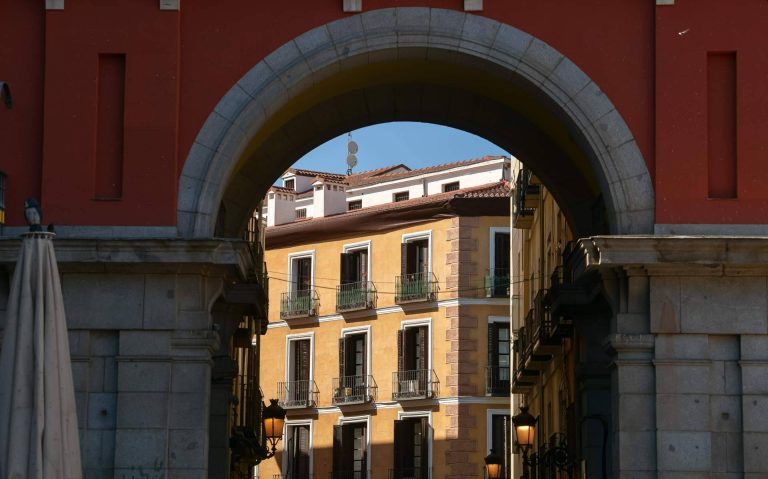 ¿Qué servicios de intermediación inmobiliaria ofrece MTB Gestión Inmobiliaria?