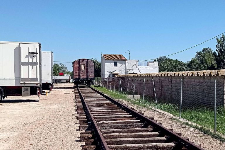 Ampliación de vías en la base de restauración de material histórico de la Fundación del Patrimonio Ferroviario