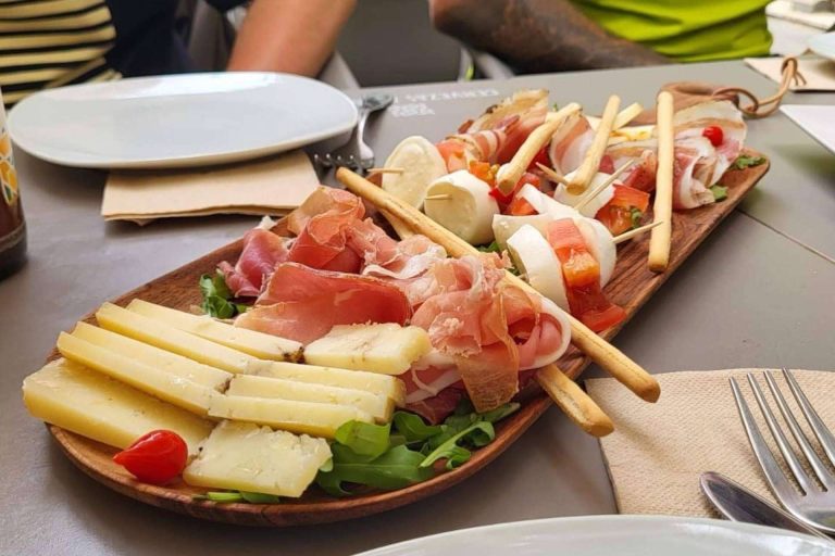 La experiencia de degustación y maridaje entre el vino italiano y las tablas de embutidos y quesos, de la mano de Aperitalia