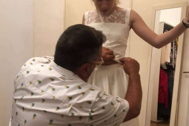 Usar un segundo vestido de novia para convertirse en la verdadera estrella de la boda, la nueva tendencia