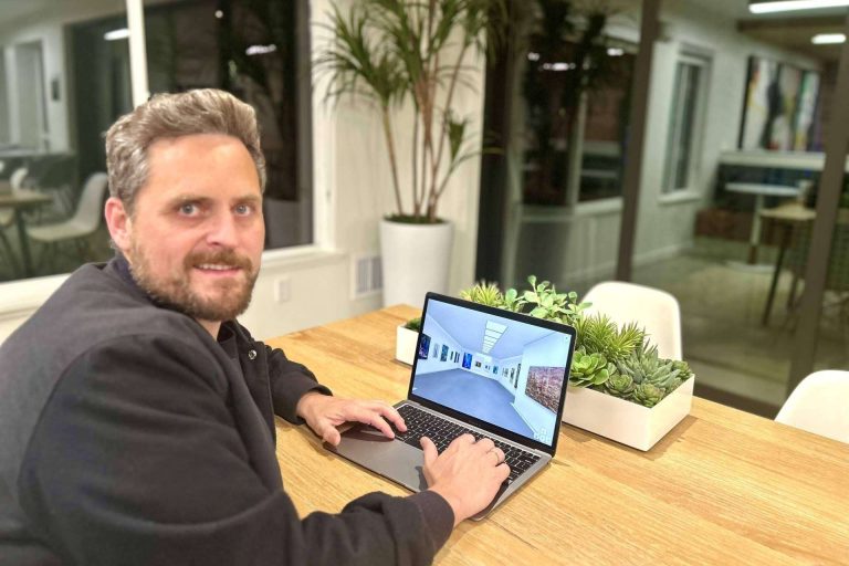 Presentación de las obras de arte en la Galería Virtual Gabriel Lass