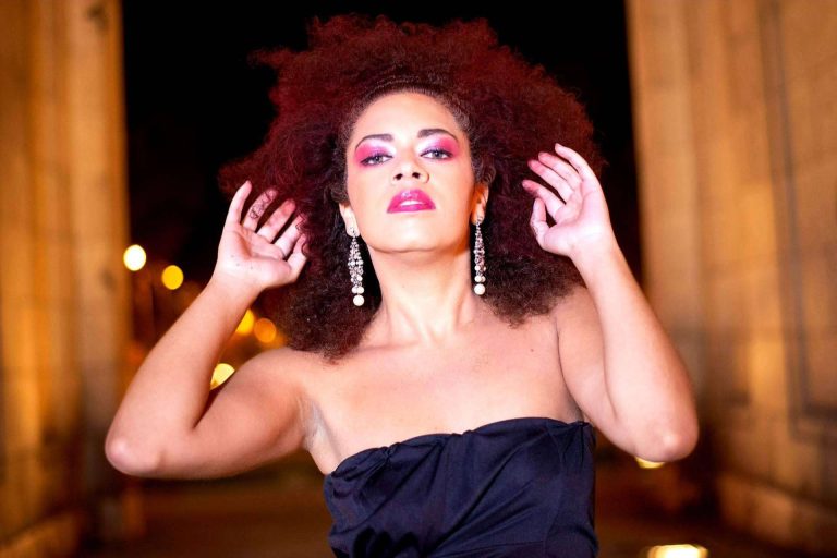 La artista IRENNE CHC