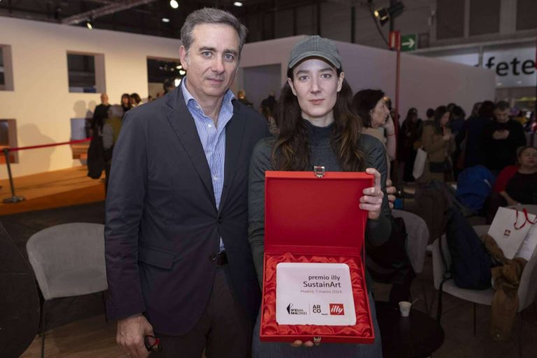 La madrileña Mónica Mays gana el Premio illy SustainArt dedicado al mecenazgo de jóvenes promesas del arte contemporáneo