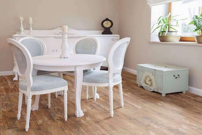 ¿Cuáles son las ventajas y cuidados de los suelos porcelánicos imitación madera que vende Mundo Cerámicas?