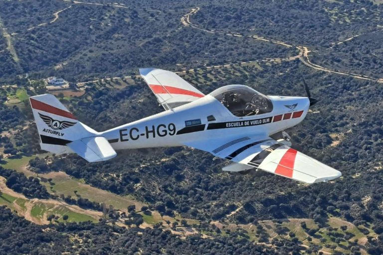 'Volando alto y bajo. Las aventuras de un piloto de avioneta en busca de las mejores vistas del mundo' (Asturias)
