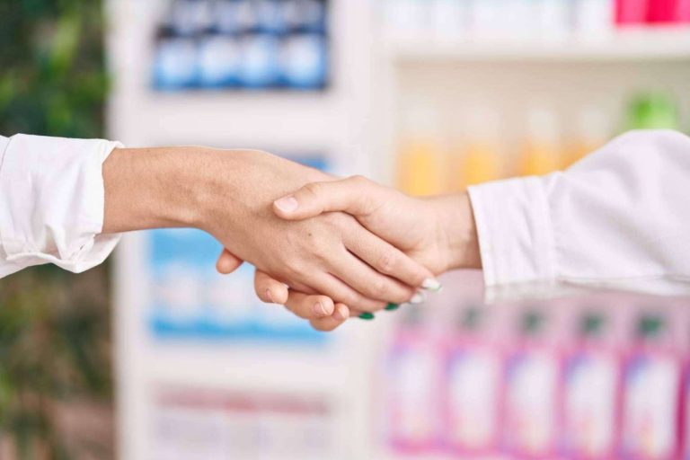 El servicio de financiación de la compra de farmacias en venta de particulares de Confiafarma