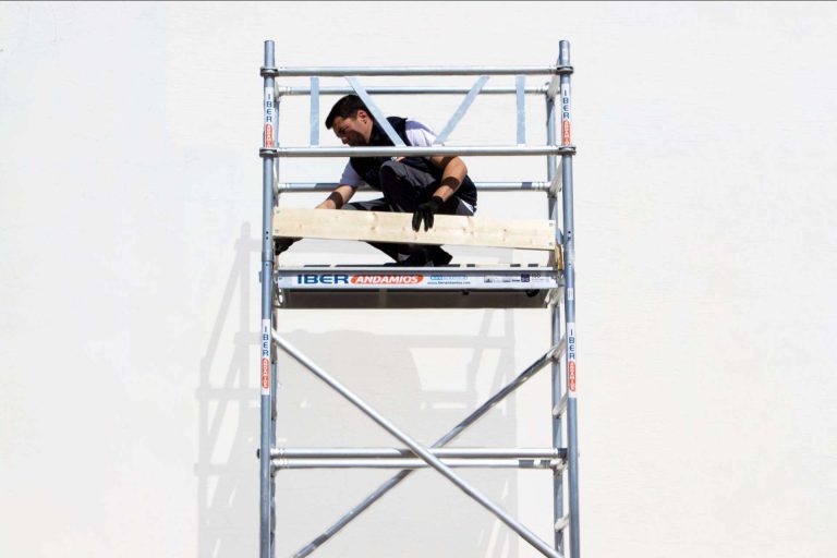 Venta online de andamios de aluminio con IBERANDAMIOS, uno de los principales referentes