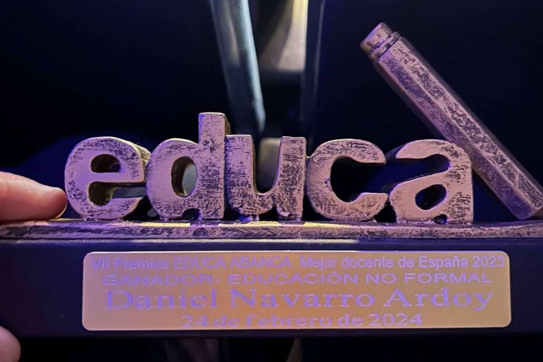 El Dr. Daniel Navarro Ardoy, CEO de la academia Opospills, es distinguido como uno de los mejores docentes de España