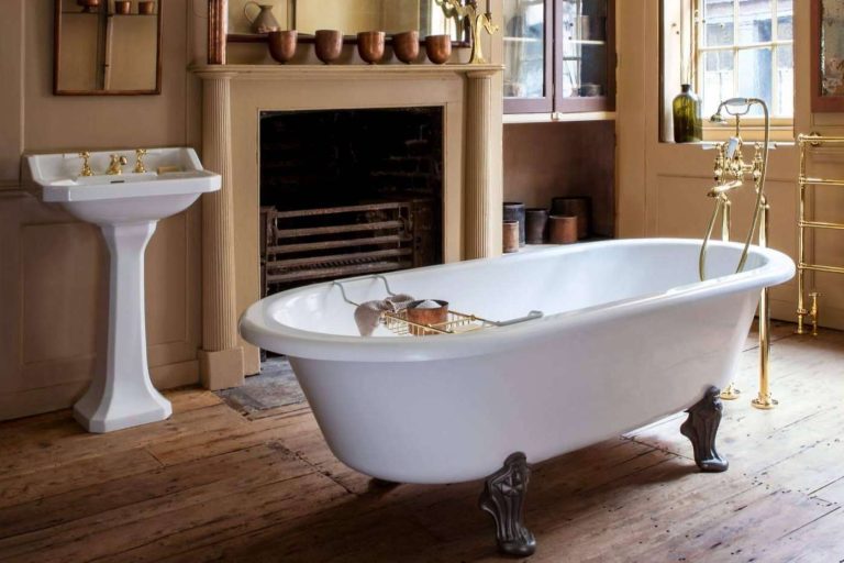 Baños del Prado inaugura una sala de exposición con productos de marcas inglesas de primer nivel