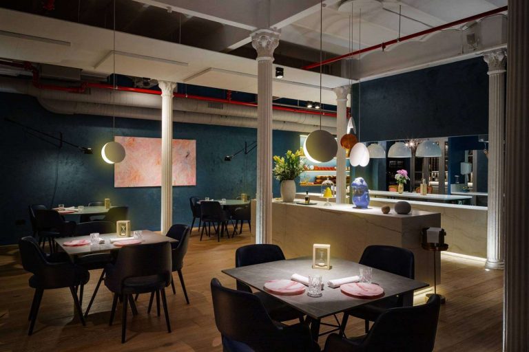 Espacio UMA ofrece un menú sorpresa convertido en toda una experiencia gastronómica inesperada en Barcelona