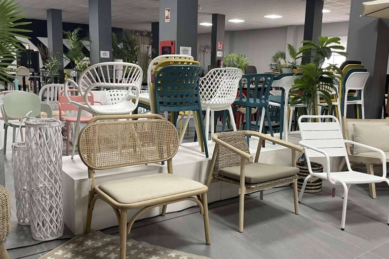 Más metros de exposición de diseño Contract para profesionales de hotelería, con Apartmueble