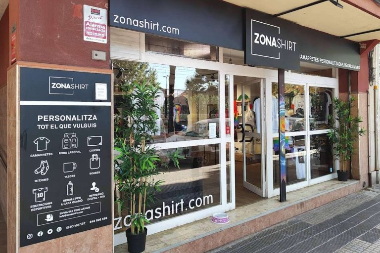 ZonaShirt, una empresa especializada en camisetas personalizadas y regalos originales