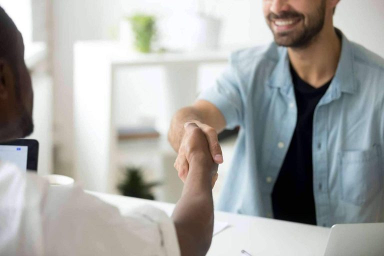 La financiación de la compra de farmacias en venta de particulares y la experiencia de Grupo ConfiaFarma