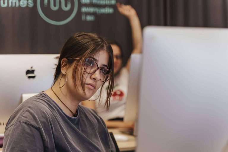 La escuela de producción musical EUMES habla de la importancia de colaborar con artistas