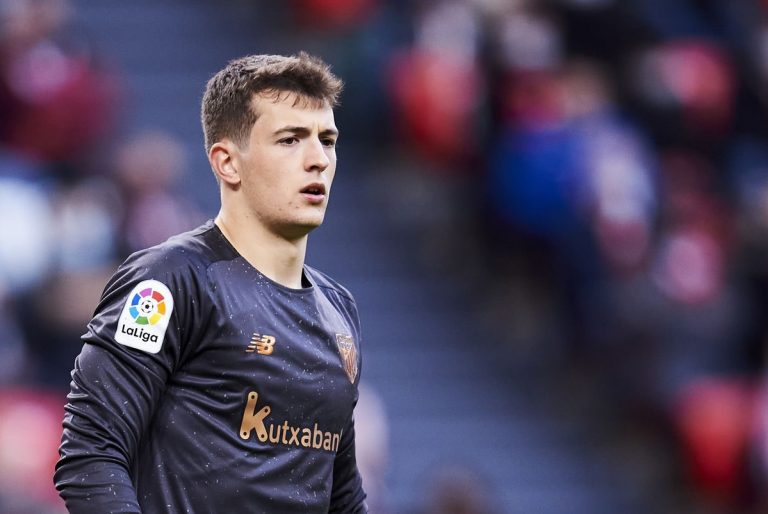 Julen Agirrezabala genera otro caso Unai Simón en el Valencia CF