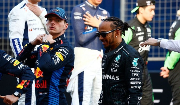 Hamilton da el nombre de su sustituto en Mercedes F1: arden las redes 1 Lewis Hamilton Verstappen Mercedes 2025