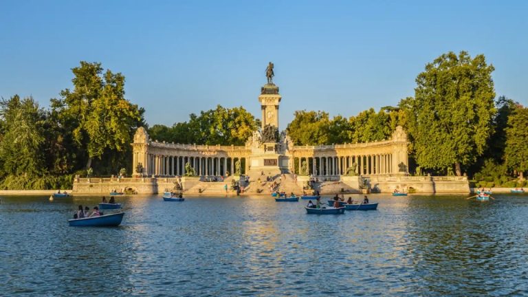 Madrid supera a Barcelona como destino para los españoles en Semana Santa