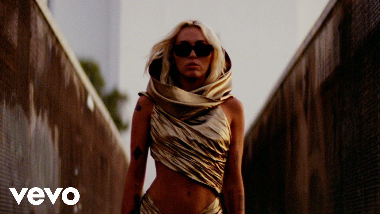 Miniatura del vídeo: Miley Cyrus - Flowers (Official Video)
