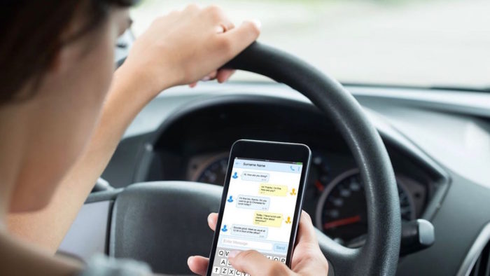 El teléfono móvil: ¿una tentación irresistible al volante?