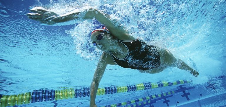 Ángela Martínez roza el bronce en los 10 kilómetros de aguas abiertas