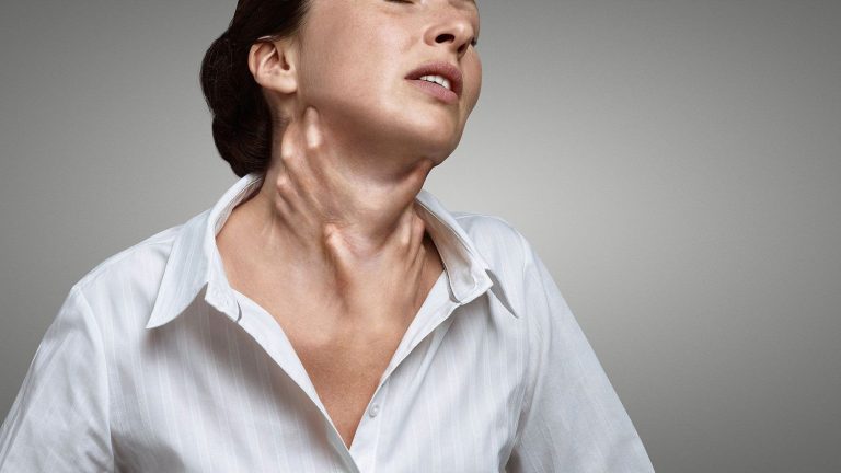 Por qué se nos hace un nudo en la garganta y qué es