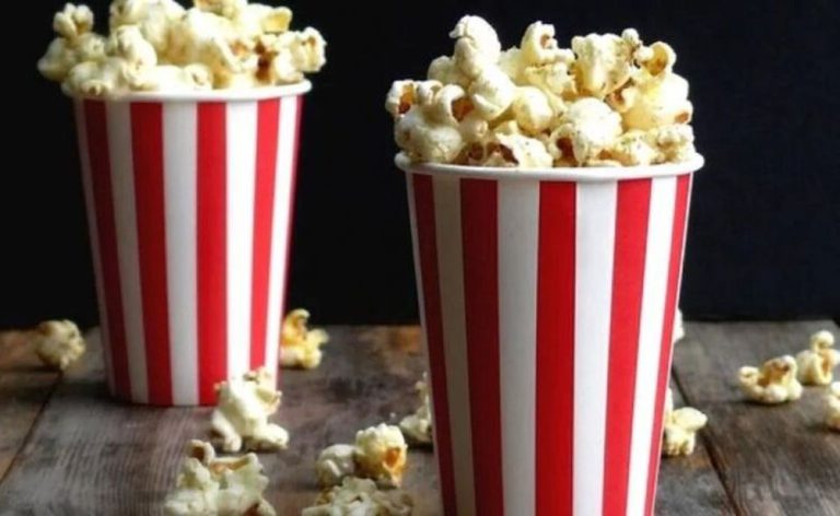 De dónde viene la costumbre de comer palomitas de maíz en el cine