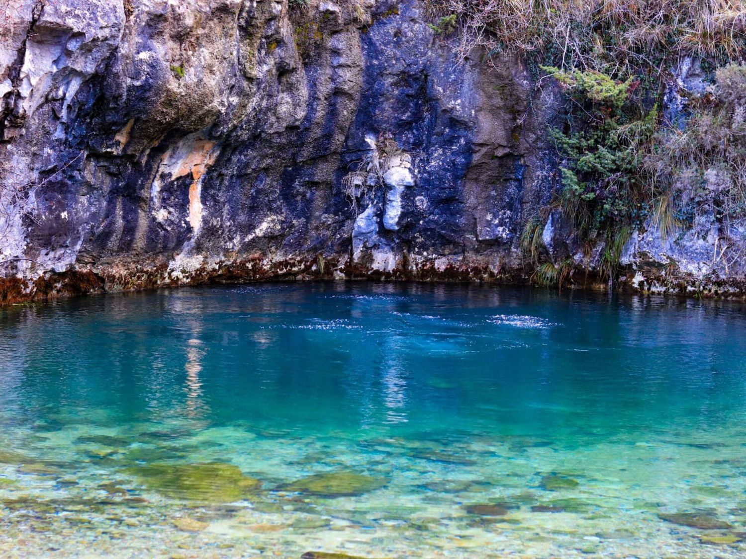 pozo-azul Descubre el misterio del Pozo Azul en Burgos: ¡Una aventura submarina inexplorada te espera!