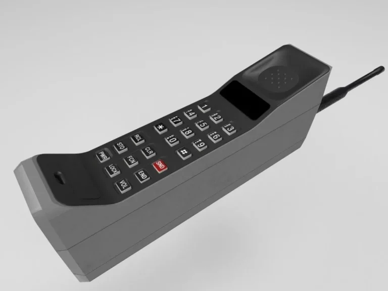 Con lo que costaba el primer teléfono móvil de la historia te podías comprar un coche