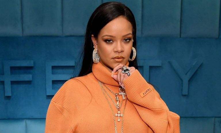 El pastizal que le ha sacado Rihanna al hombre más rico de India