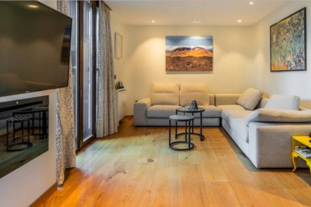 La venta contra reloj para las viviendas de lujo de Torres Blancas: descuentos y por debajo del millón 1 Uno de los salones de las ocho viviendas de lujo en venta en Torres Blancas