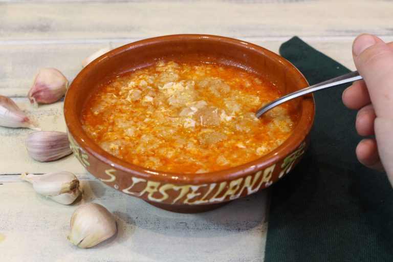El ingrediente que hace que la sopa de ajo o castellana quede mucho más sabrosa