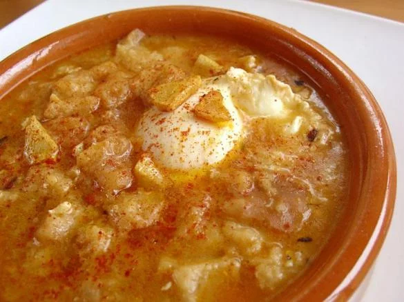 El ingrediente que hace que la sopa de ajo o castellana quede mucho más sabrosa 1 sopa de ajo