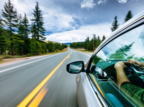 viaje coche carretera gasolina