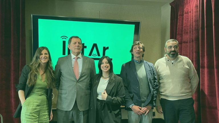 Intar Radio, pioneros en la radiodifusión generada por Inteligencia Artificial