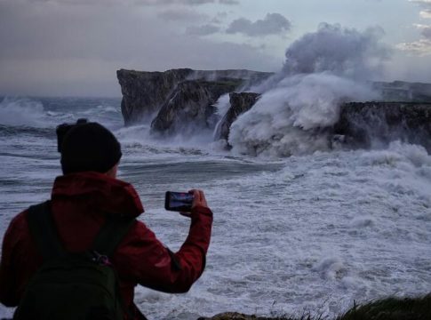 Previsión del tiempo: 6 provincias con avisos por viento y olas, con temperaturas al alza este martes 2 de abril