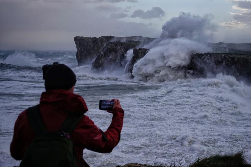 Previsión del tiempo: 6 provincias con avisos por viento y olas, con temperaturas al alza este martes 2 de abril