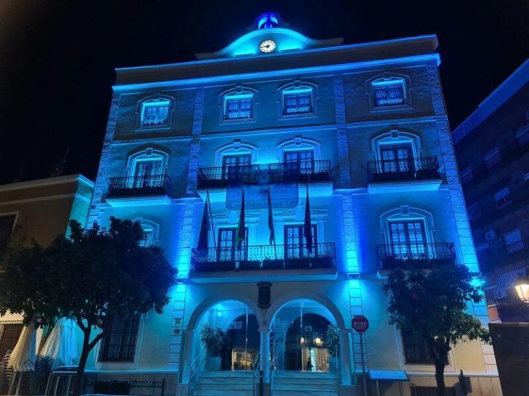 Edificios y monumentos de todo el mundo se iluminan de azul por el Día Mundial del Autismo