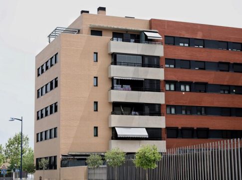Más de la mitad de los españoles destina entre el 40% y el 60% de sus ingresos a pagar la vivienda Más de la mitad de los españoles destina entre el 40% y el 60% de sus ingresos a pagar la vivienda