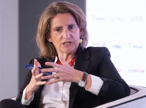 Ribera prevé que los precios de la electricidad sigan bajos un tiempo, con episodios Ribera prevé que los precios de la electricidad sigan bajos un tiempo, con episodios