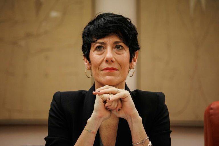 Elma Saiz reclama al Partido Popular que deje atrás los discursos racistas y se alíe con el Ejecutivo en materia migratoria
