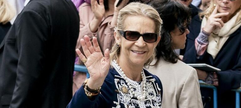 La infanta Elena vuelve al trabajo después de la boda de Almeida y Teresa Urquijo. ¿Cómo se lo pasaron?