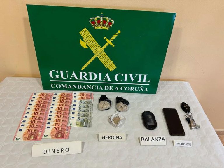 La Guardia Civil detiene en A Pobra (La Coruña) a un hombre con 1.276 dosis de heroína