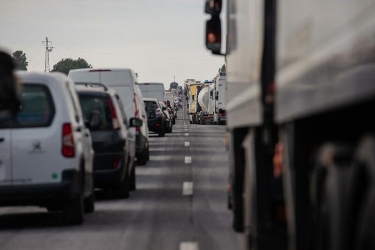 Un total de 16 personas mueren en las carreteras este fin de semana