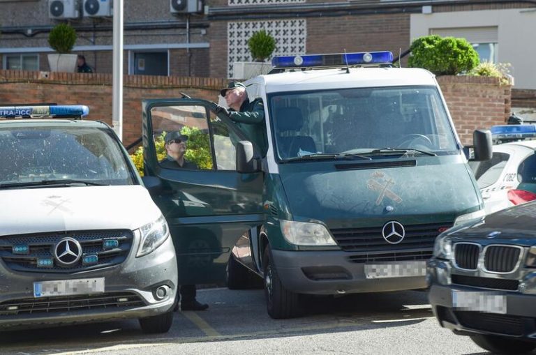 Los registros a los detenidos por el triple crimen de Chiloeches apuntan al robo como móvil de la muerte del matrimonio