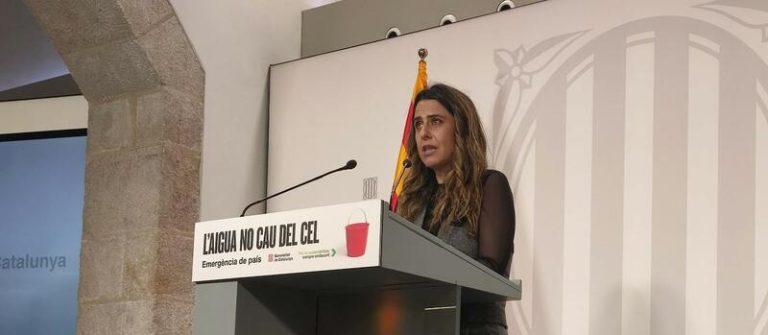 Cataluña permitirá a ayuntamientos llenar piscinas públicas y privadas si son refugio climático