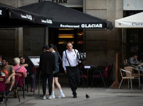 Casi la mitad de las empresas recurre al uso de horas 'extra' ante los picos de trabajo