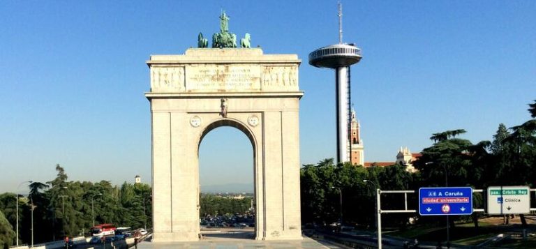 Un juez ordena a Almeida conservar el Arco de la Victoria de Moncloa
